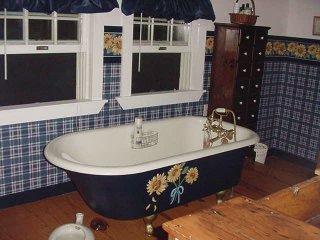       Carol's bathroom a la
Sunflowers & Navy-Blue Plaid